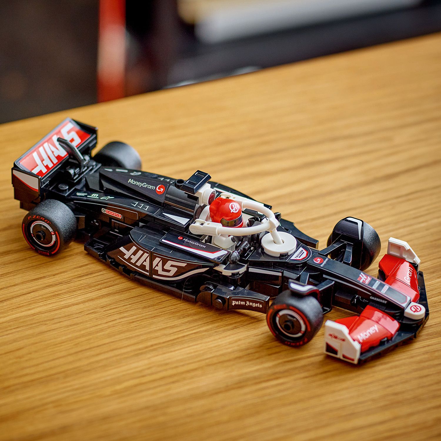 Autíčko F1® na&nbsp;hranie a&nbsp;vystavenie